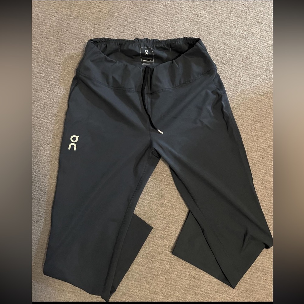 On Cloud women’s jogger pants